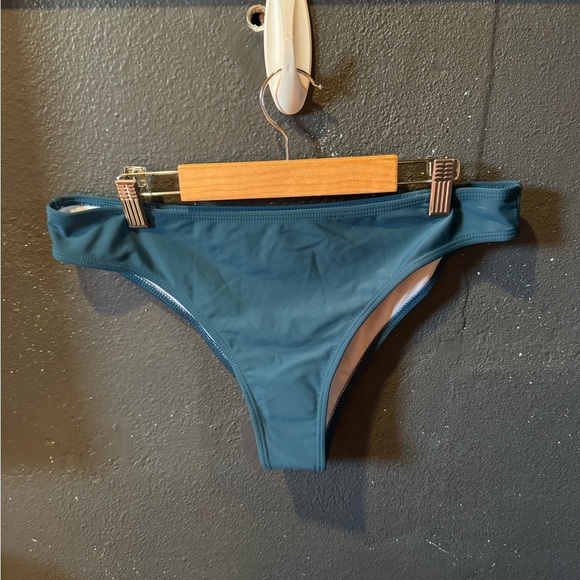 Women’s Cupshe Teal Bikini Bottom NWOT - Picture 1 of 5